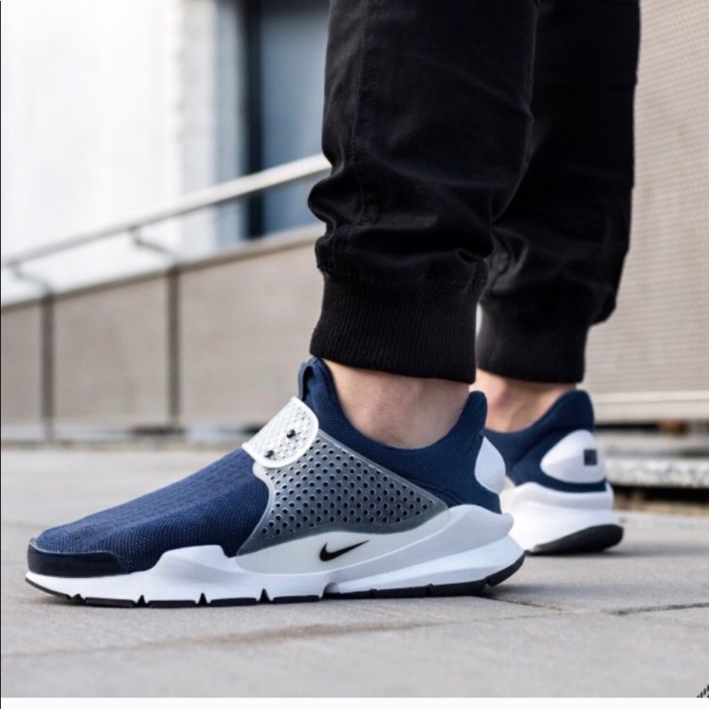NIKE MENS AUTHENTIC DART sz 11 new - Picture 1 of 8