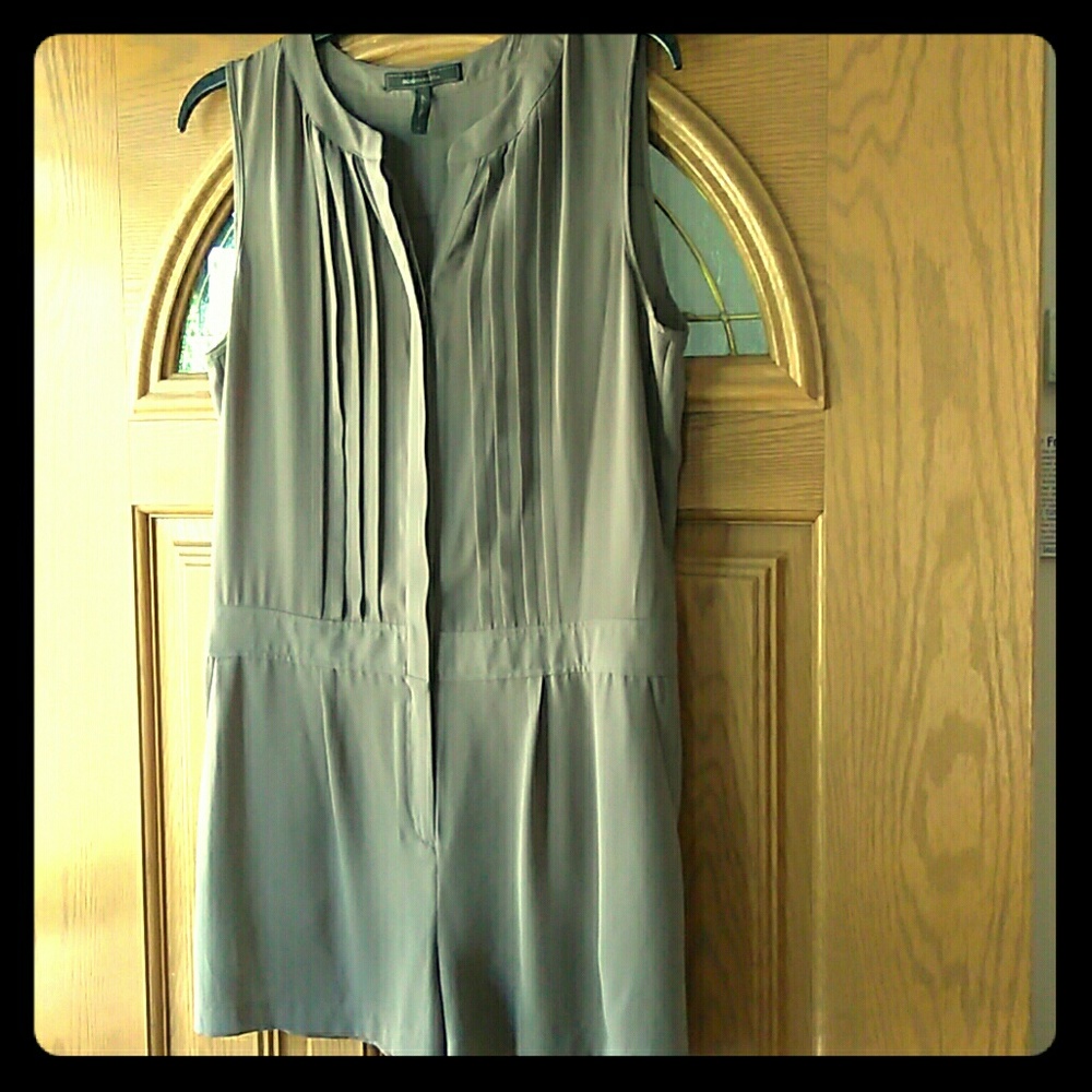 BCBG MAXAZRIA KHAKI JUMPER W POCKETS!! 🌴🤗