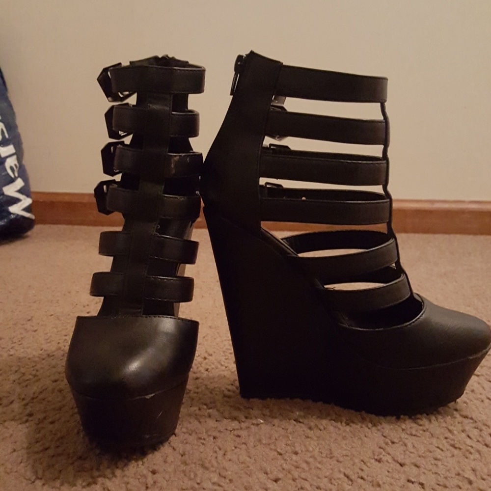 Black strappy wedges