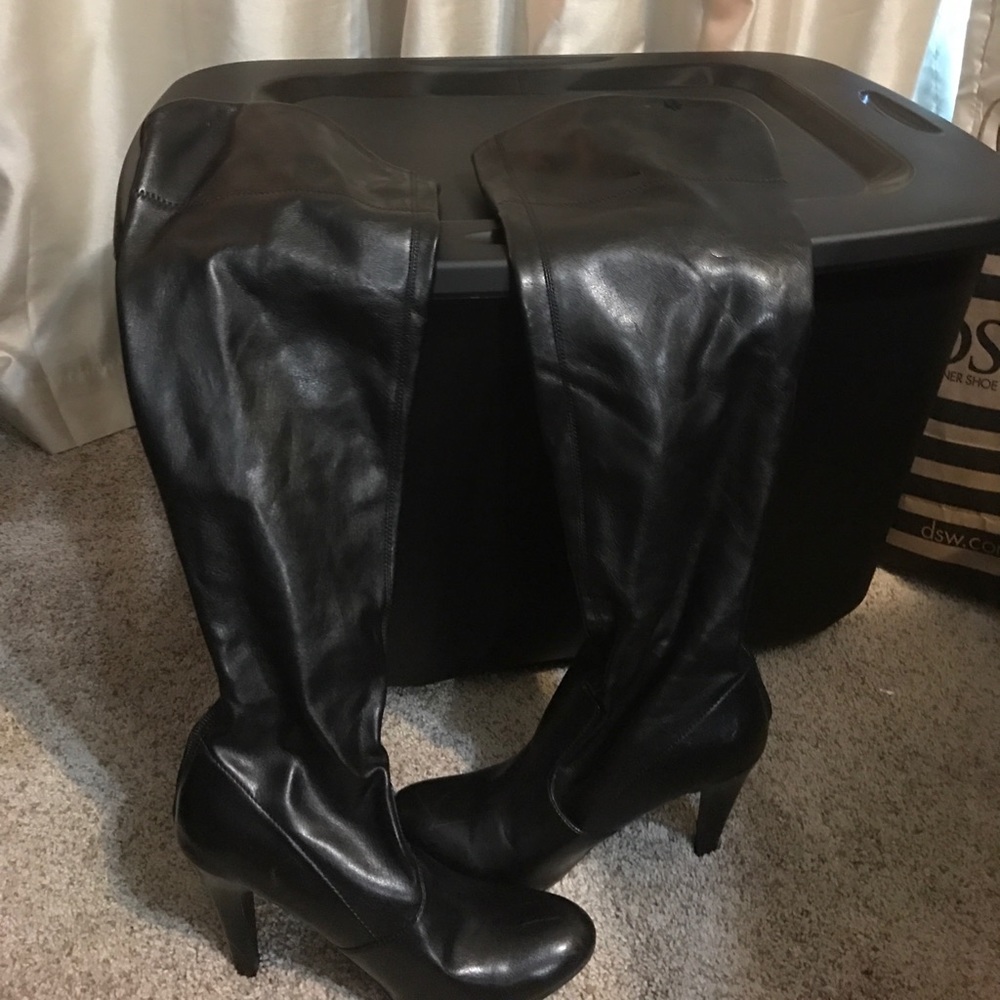Black heel boots