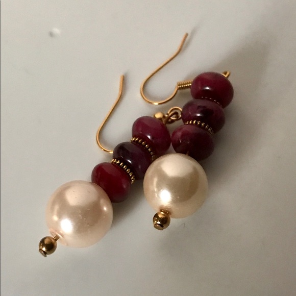 Handmade Glass Pearl Earrings Gold Plated Earwire - Picture 1 of 3