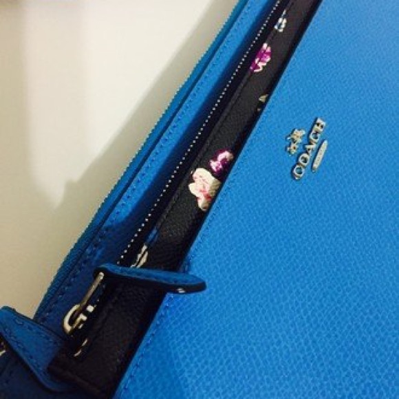 2piece COACH Leather Bag w/ a Floral print pouch