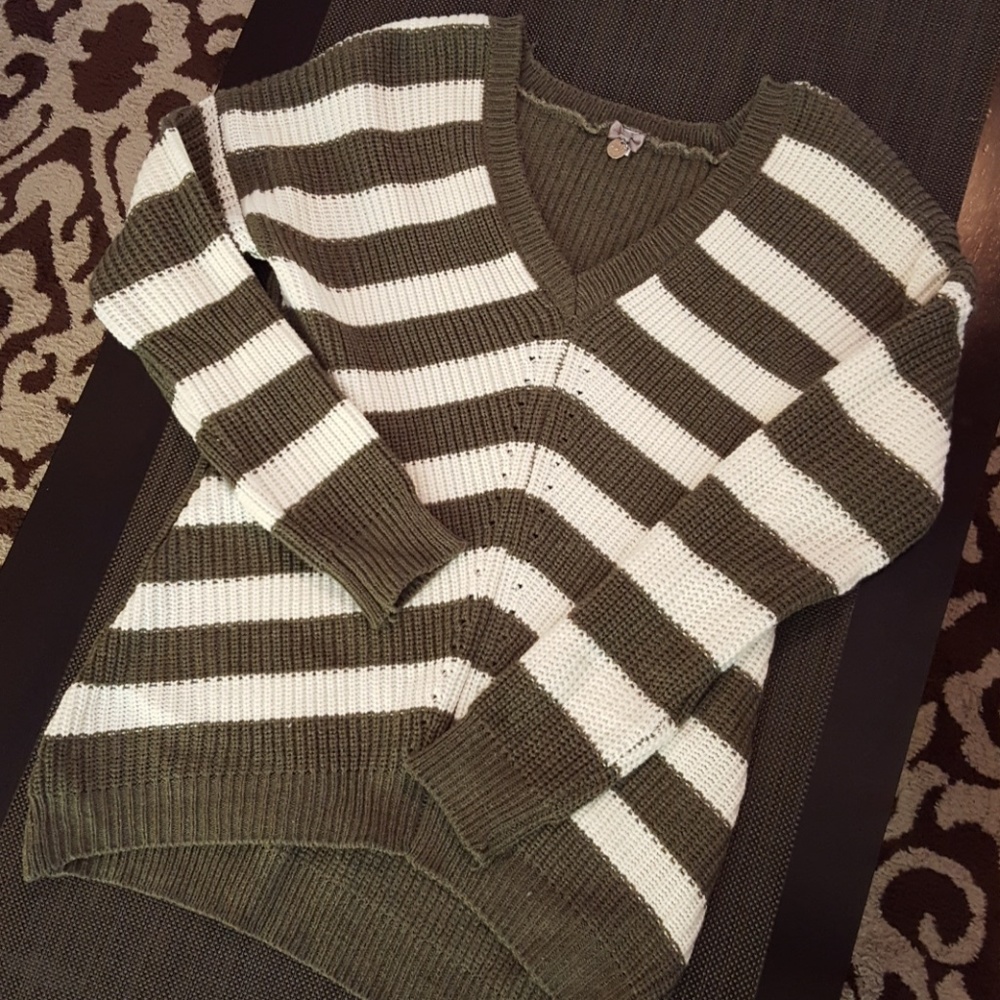 Francesca's scoop bottom sweater.