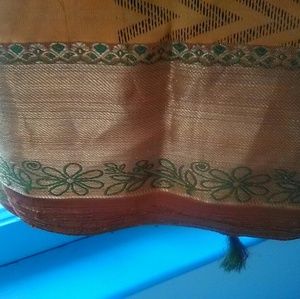 Gold and yellow uncut sari (saree) Bollywood! 😍😝