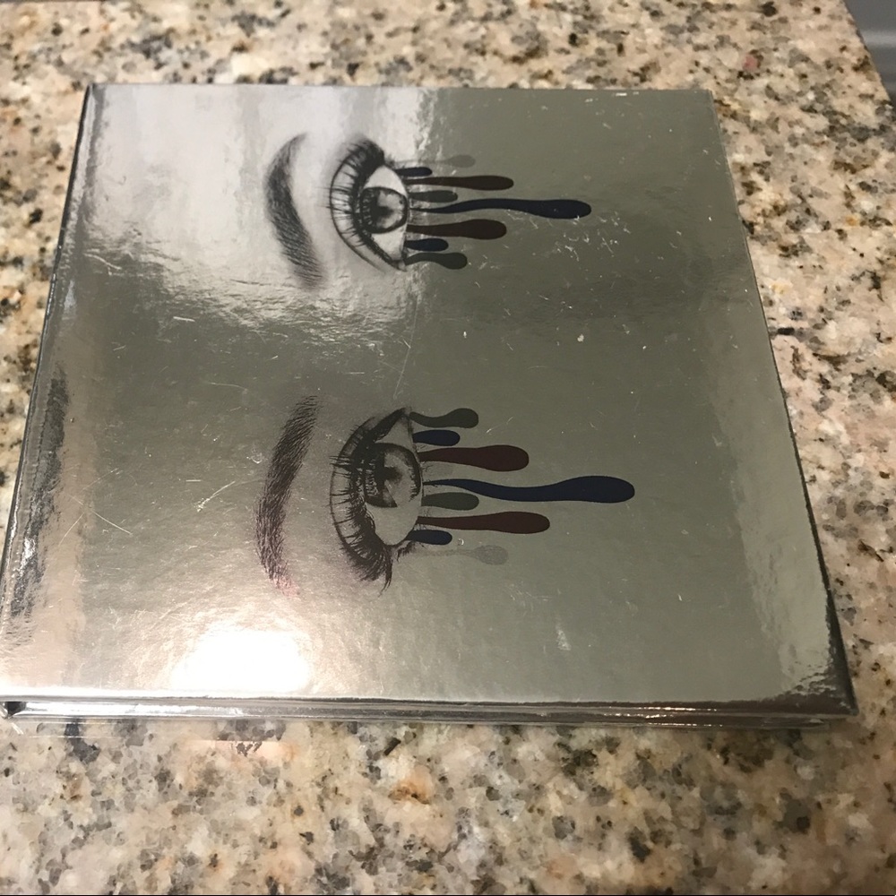 Kyshadow holiday limited edition palette