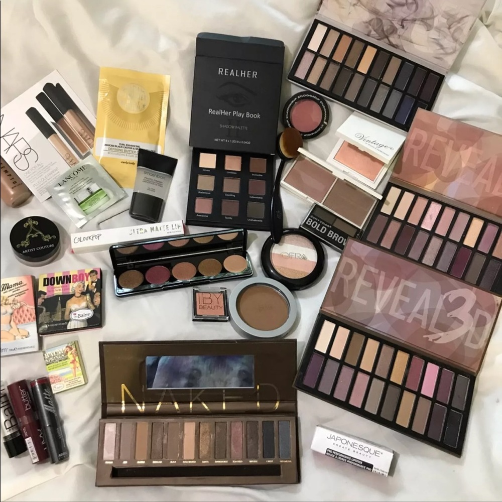 ❌SOLD❌ HUGE LOT OF MAKEUP