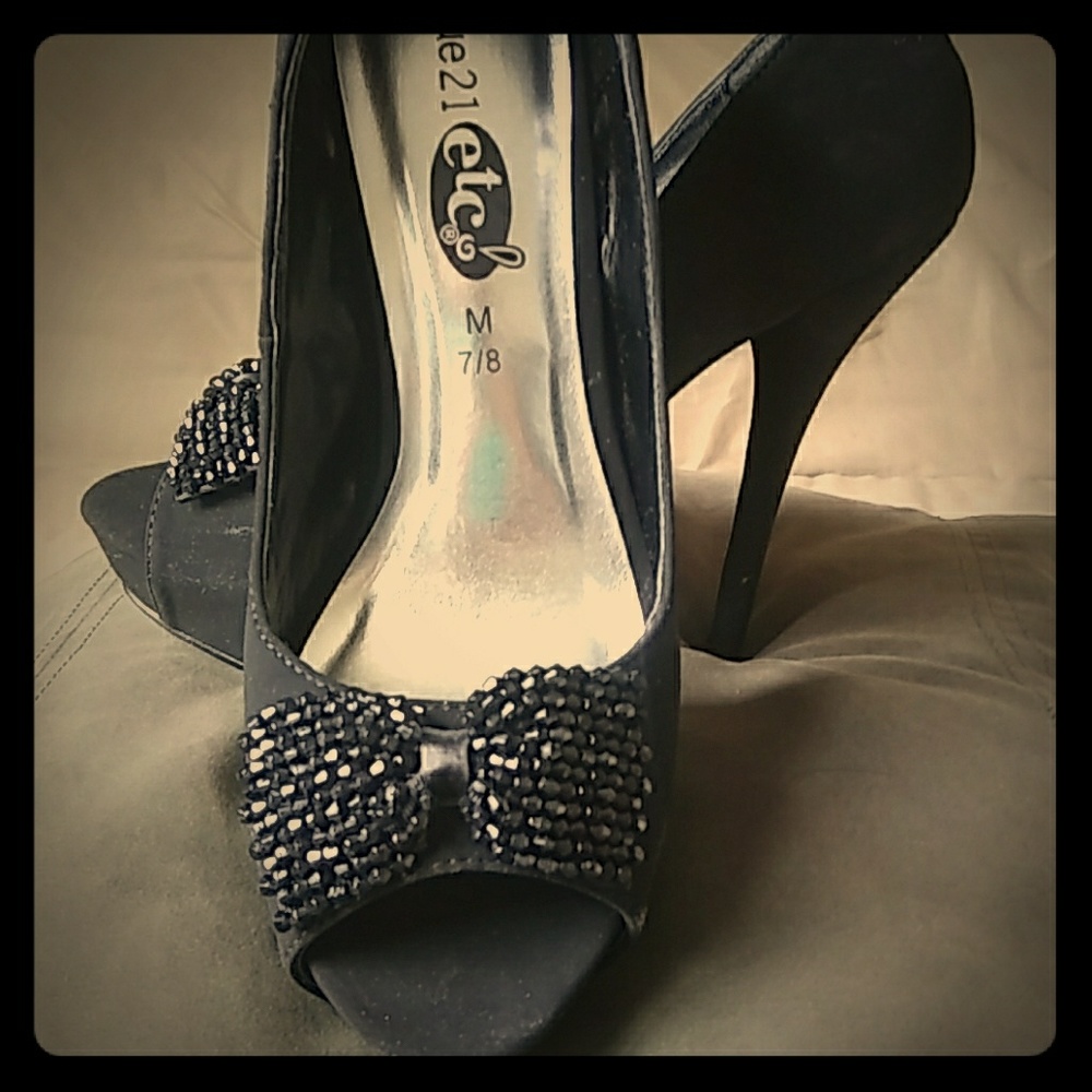 💥Sale💥 Peep toe bow platform heels 👠