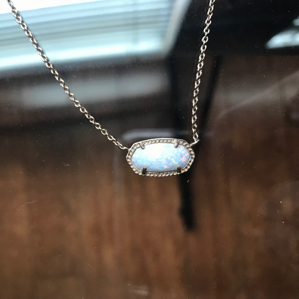 Kendra Scott necklace