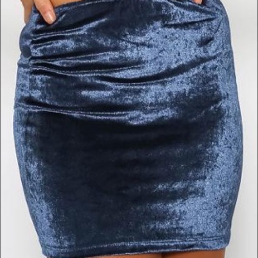Australia size 8 navy velvet skirt