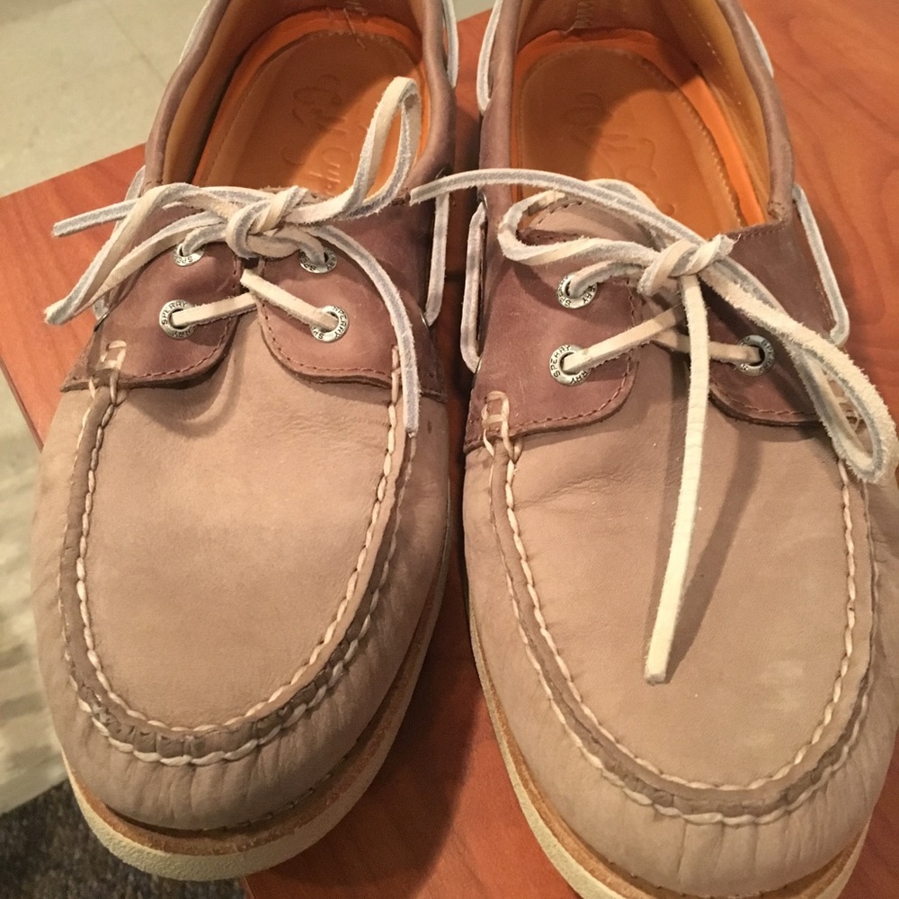 Sperry gold cup size 10