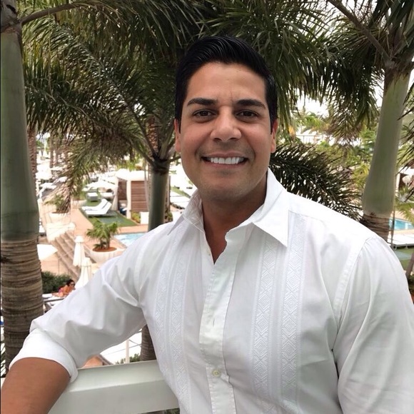 Meet your Posher, Carlos - Picture 1 of 1