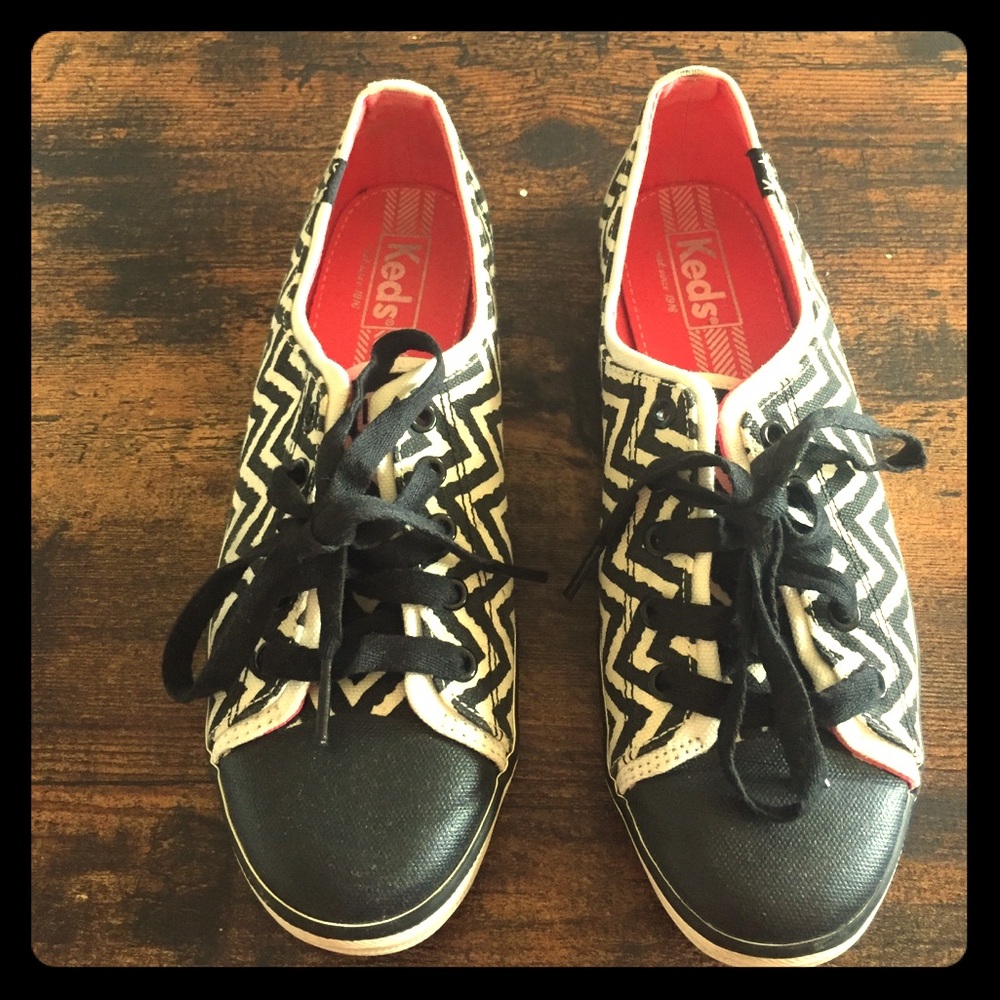 Adorable black keds!