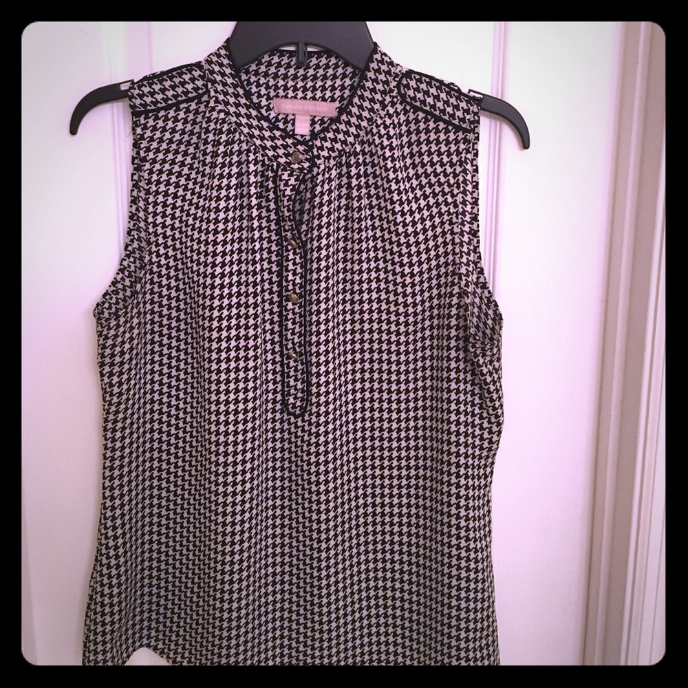 Banana Republic houndstooth top with gold buttons