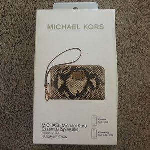 Small wristlet michael kors