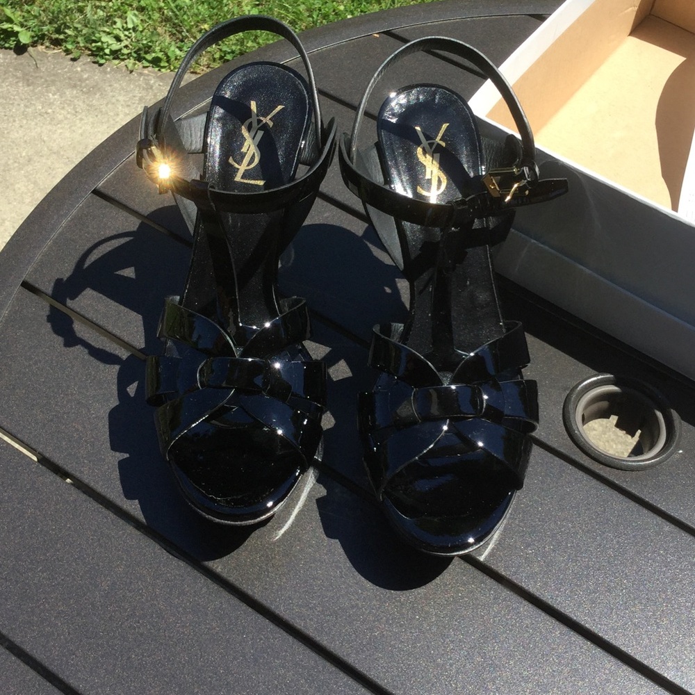 Yves Saint Laurent Classic Tribute Sandal