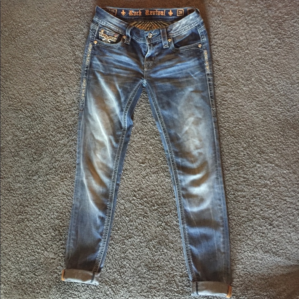🎉🎉HP🎉🎉Rock Revival Size 26 Cuffed Skinny Jeans