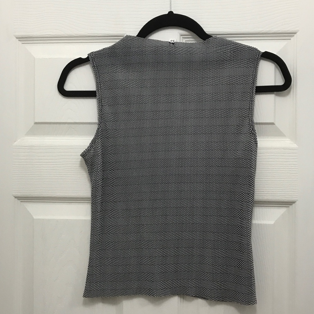 🔸Cute Boohoo Tank Top🔸 - Picture 2 of 2