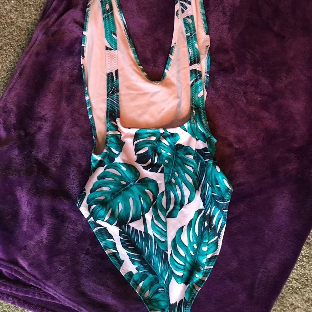 Forever 21 one piece - Picture 2 of 4