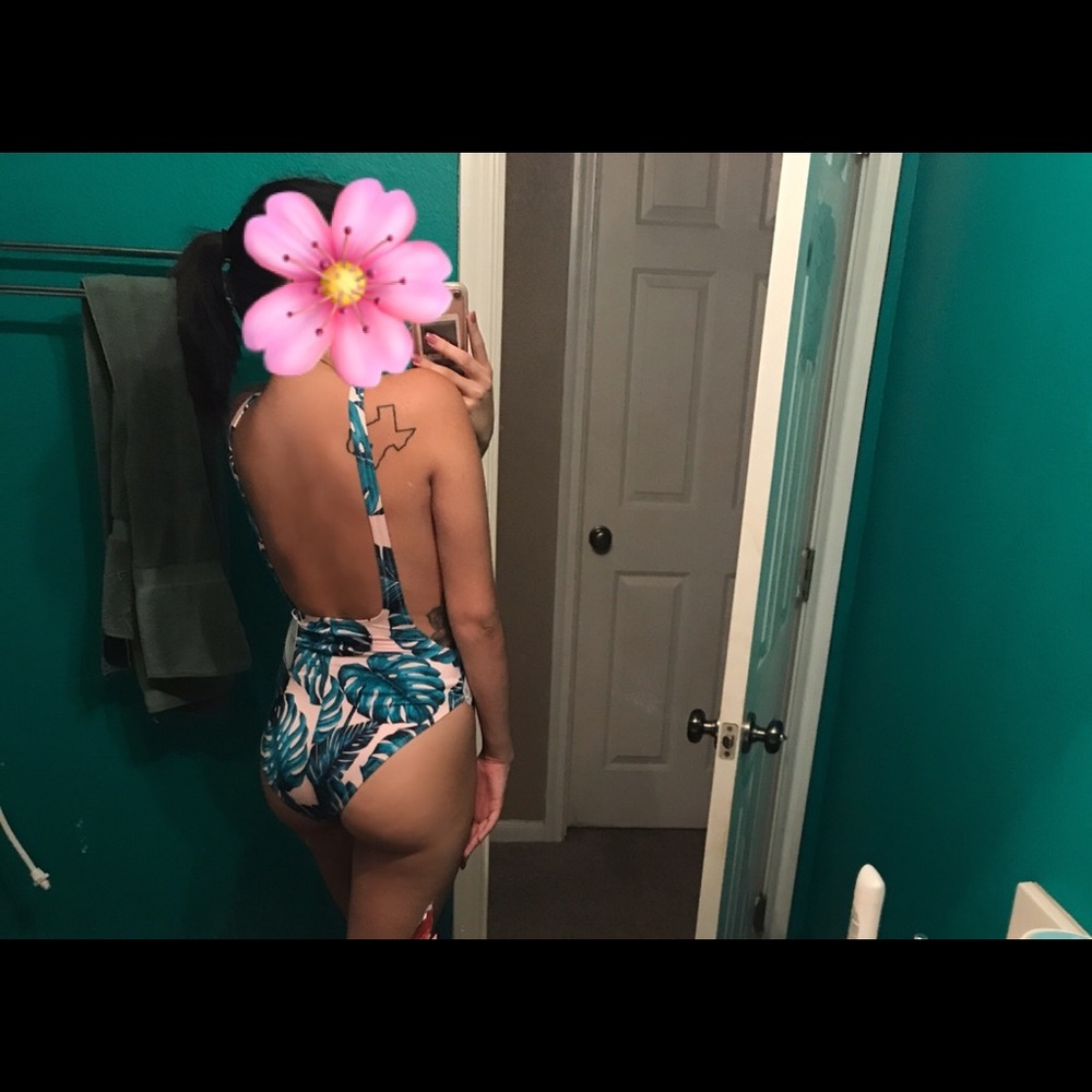 Forever 21 one piece - Picture 3 of 4