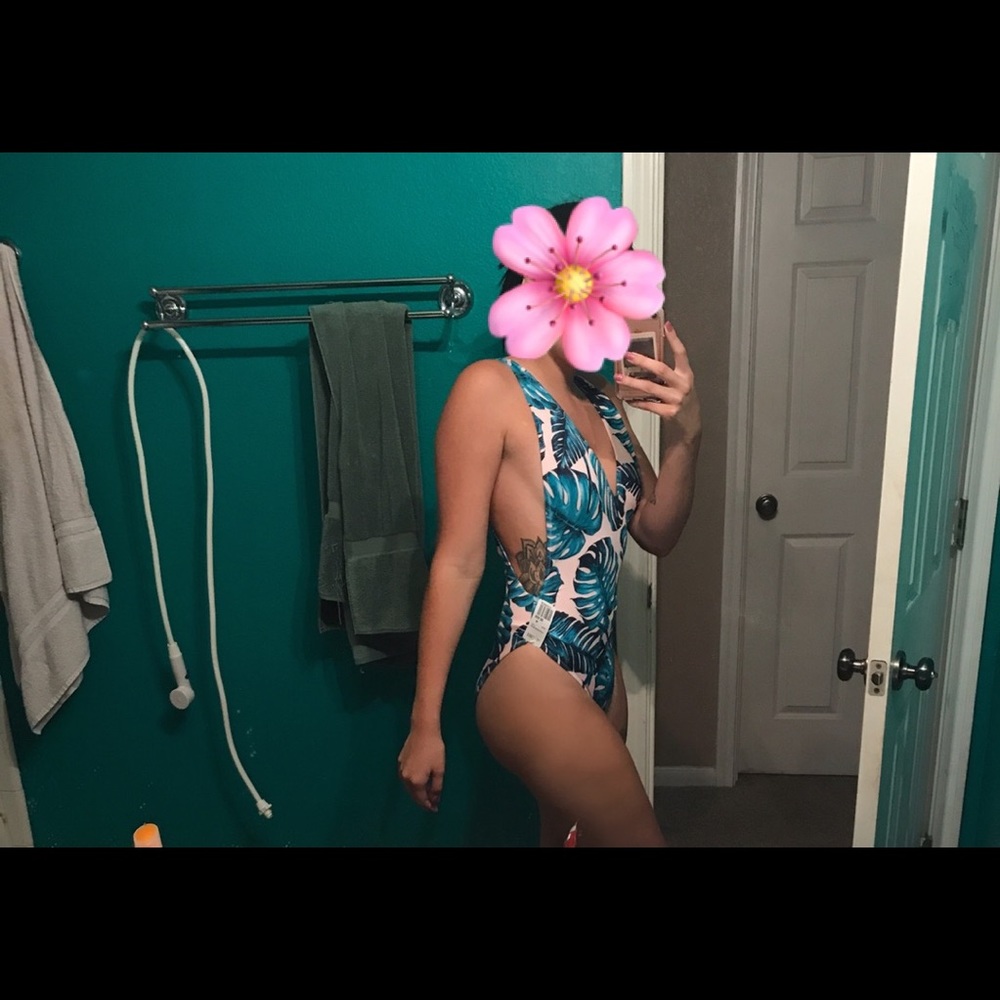 Forever 21 one piece - Picture 4 of 4