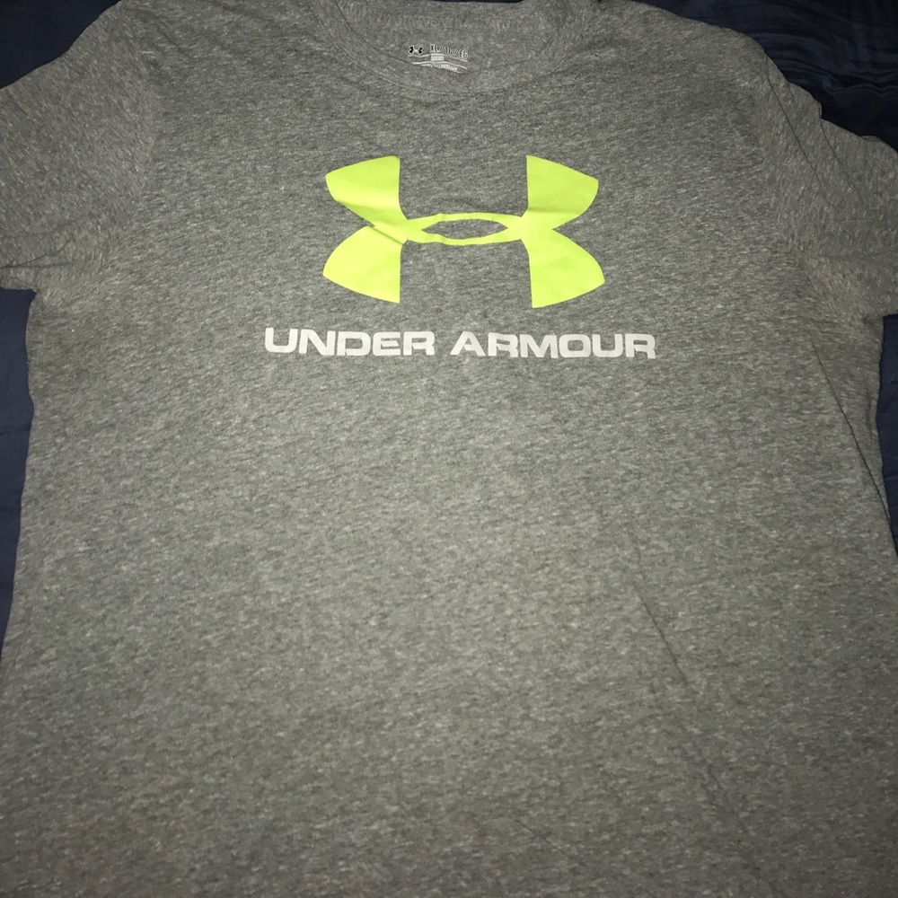 Under Armour tshirt