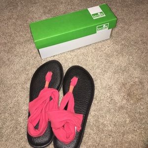 Sanuk yoga mat shoes