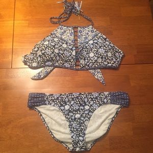 Jessica Simpson bikini 👙