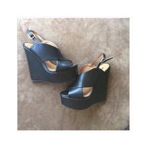 🖤Black leather Wedges 🖤