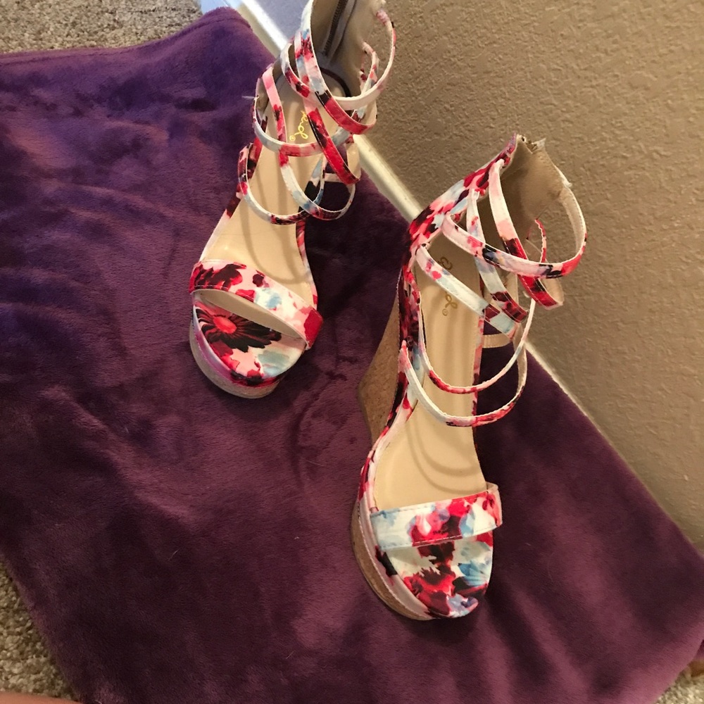 Floral wedges - Picture 3 of 3