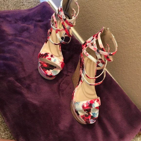 Floral wedges - Picture 3 of 3