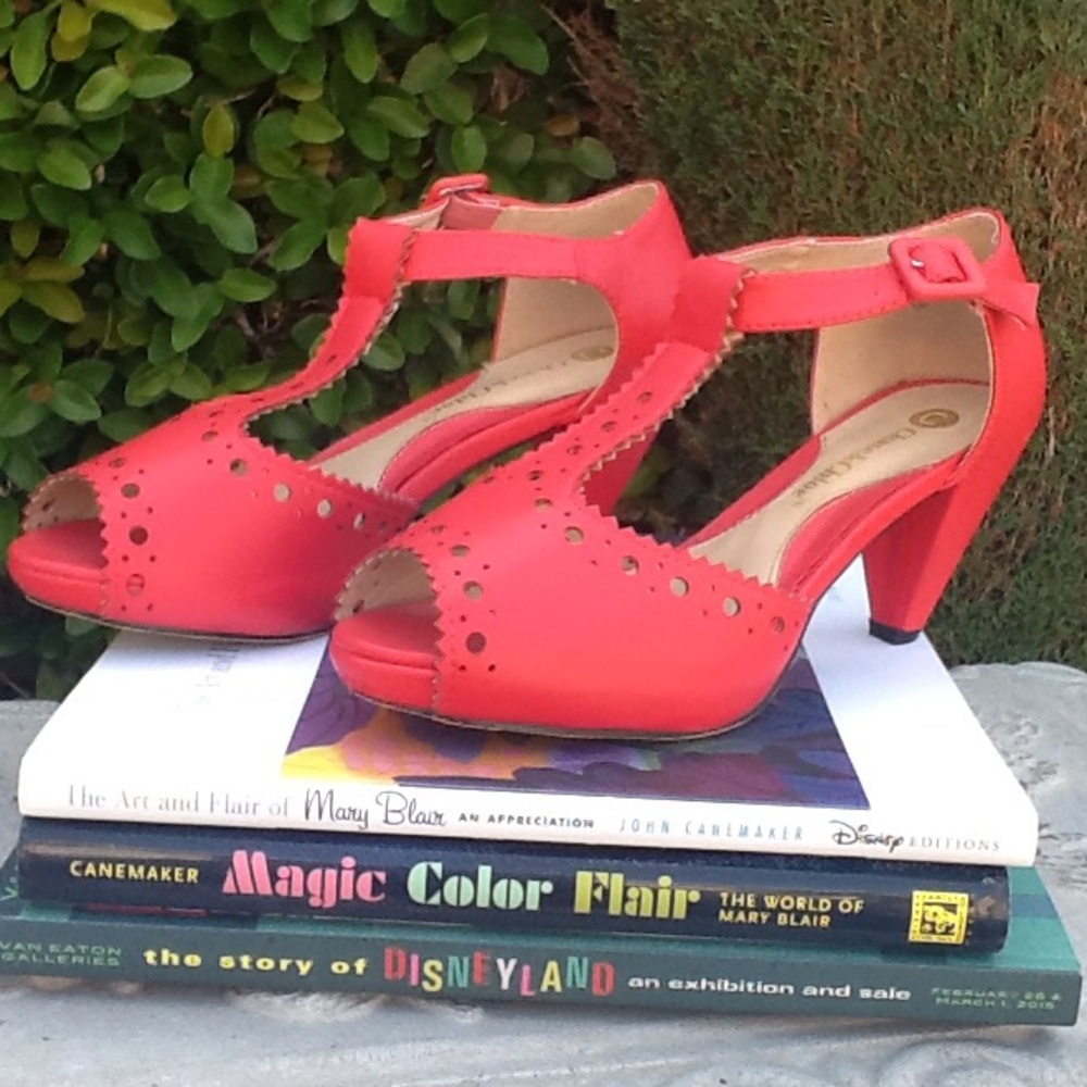 Chase & Chloe Coral Vintage Inspired Heels