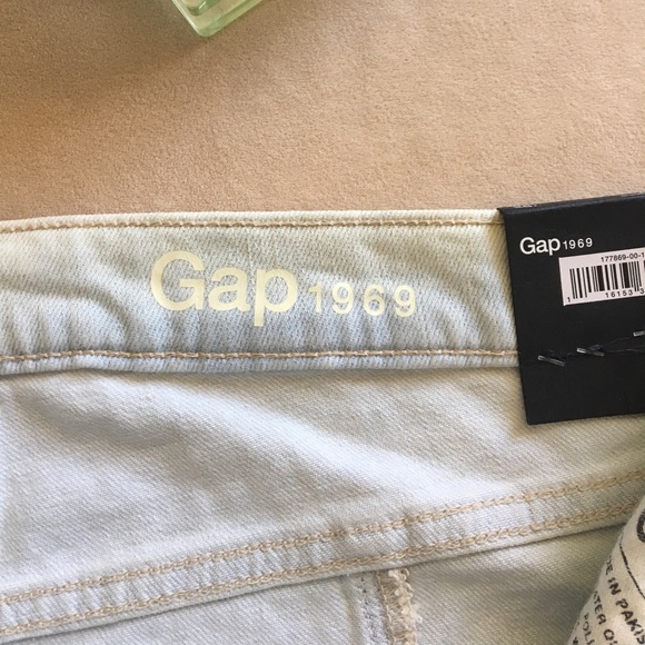 New w/tags Gap shorts - Picture 5 of 7