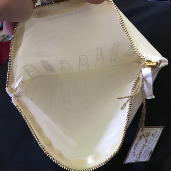 Cute lipstick 💄💄 carry case with zipper - Picture 3 of 3