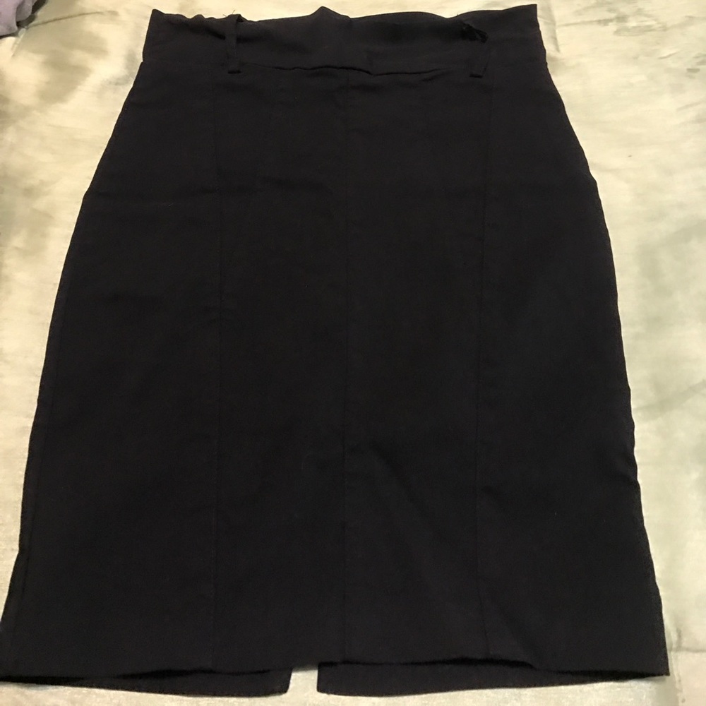 Black fitted skirt