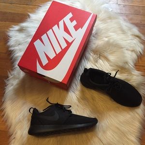 Womens Nike Roshe One