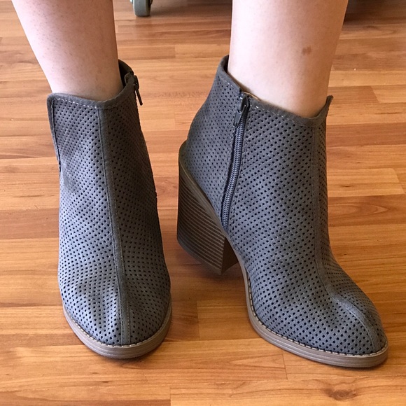Adorable Gray Booties - Picture 2 of 4