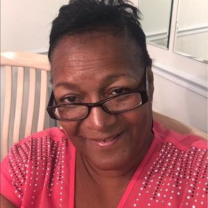 Meet your Posher, Lucretia