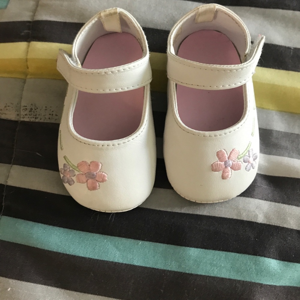 Infant baby girl white mary Jane shoes