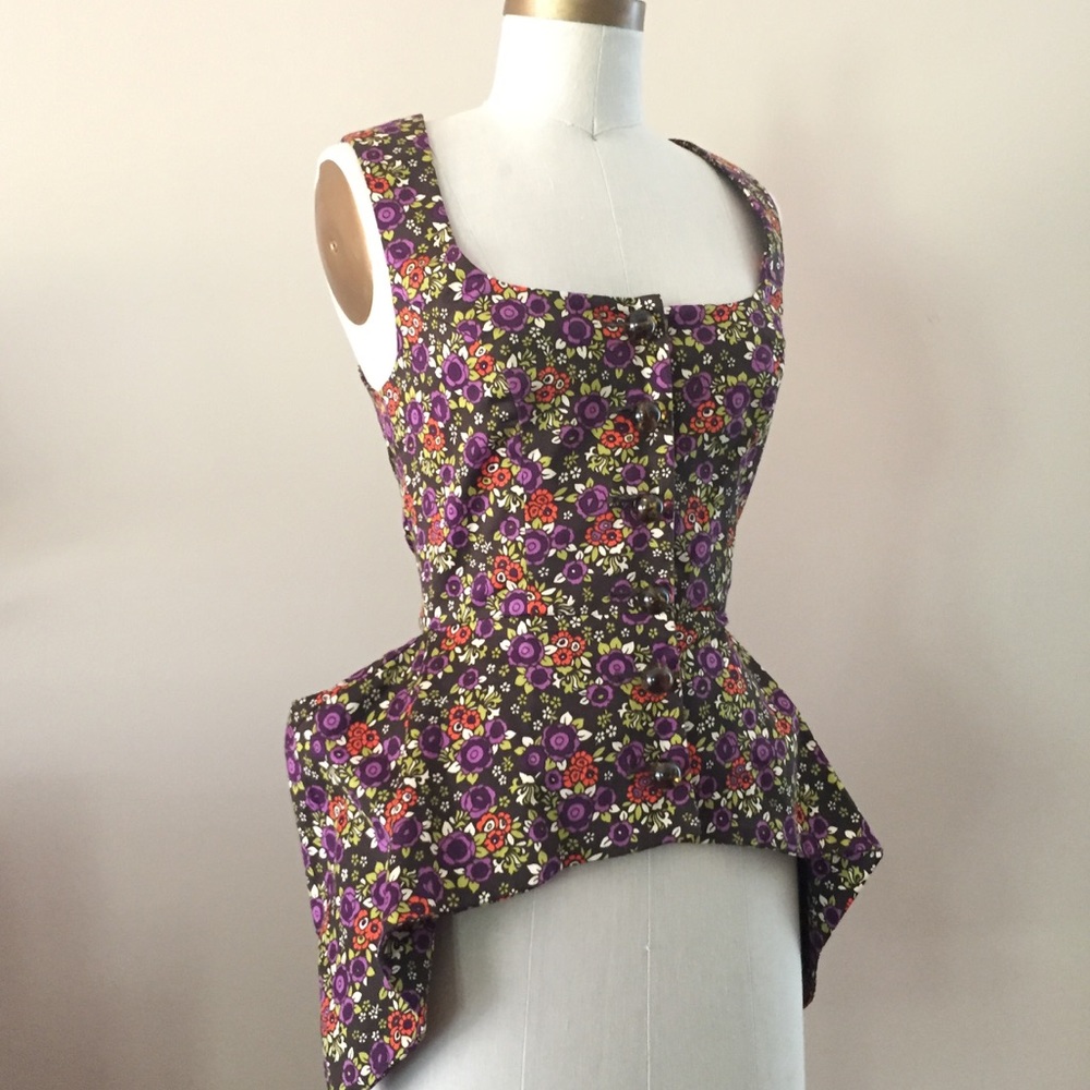 Amazing betsey johnson floral vest top thing sz2