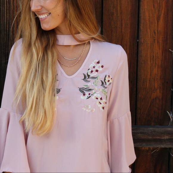 floral patch blouse - Picture 2 of 4