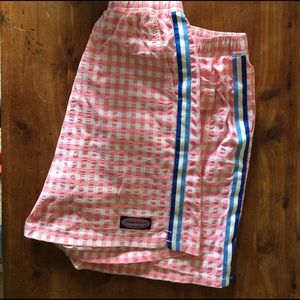 vineyard vines swim trunks