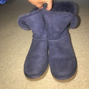 UGGS (BAILEY BUTTON CUT OFF BOOT)