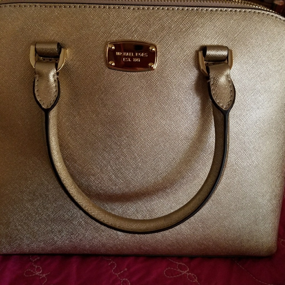 🚫🚫🚫🚫🚫SOLD🚫🚫🚫🚫🚫MK Gold Dome Satchel