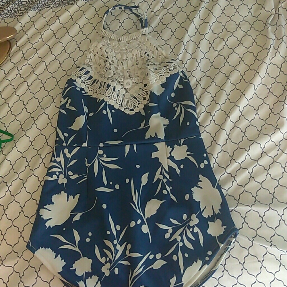 Tank with crochet collar