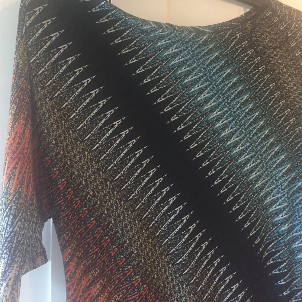 Asymmetrical top - Picture 2 of 3