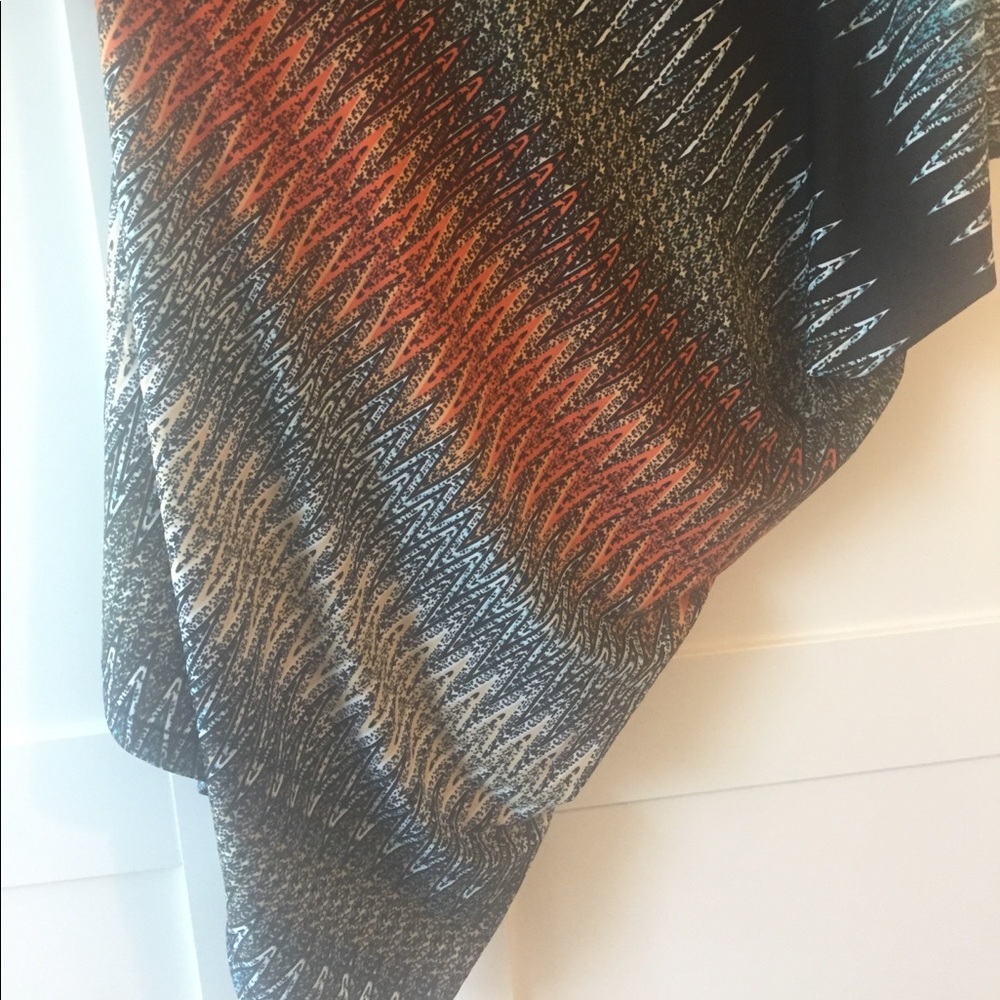 Asymmetrical top - Picture 3 of 3