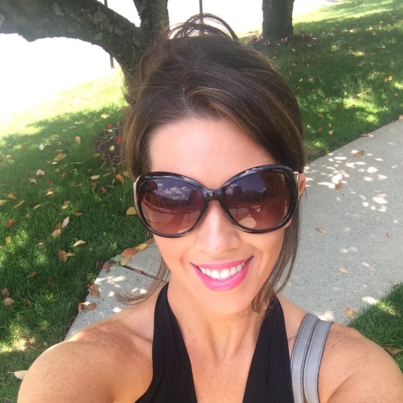 Meet your Posher, Kara - Picture 2 of 3