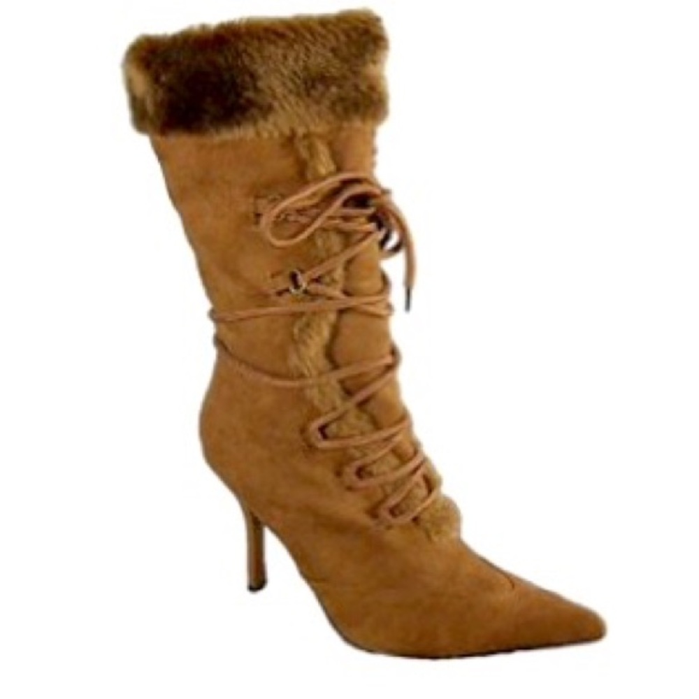 💥💥🔥🔥💥💥Lace up faux fur boots.