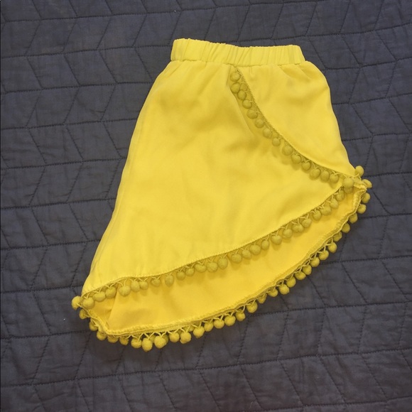 NWT PomPon Shorts - Picture 3 of 3