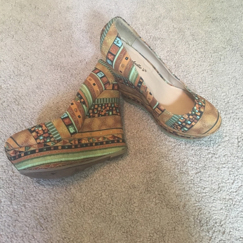 Tan multi colored wedges